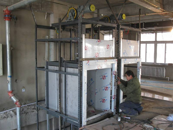 傳菜梯安裝現(xiàn)場(chǎng)